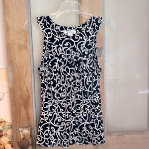 WHITE HOUSE | BLACK MARKET Top B&W Key Hole Front